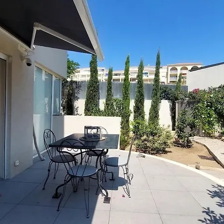 Cozy With Garden Apartment